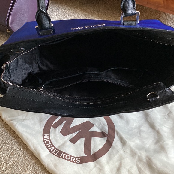 Blue Michael Kors bag. - Picture 4 of 4